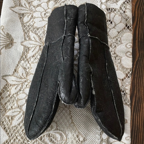 Unisex Black Crackled Leather Soft Sheepskin Winter Mittens - Picture 2 of 14